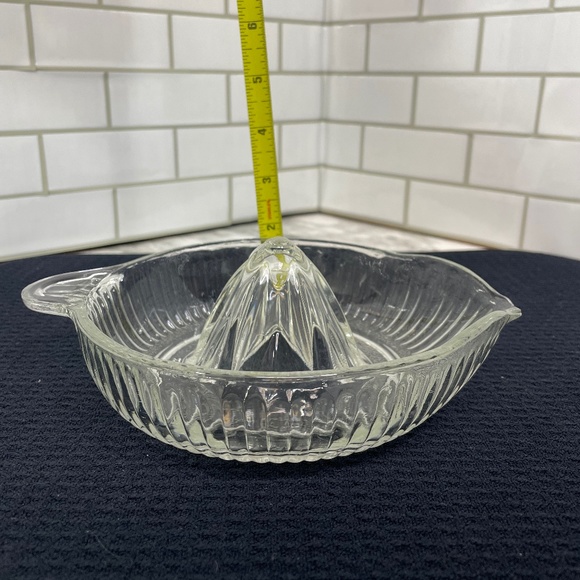 Vintage Clear Glass Hand Juicer Reamer Orange Lemon Citrus Juicer - Large - Picture 11 of 11